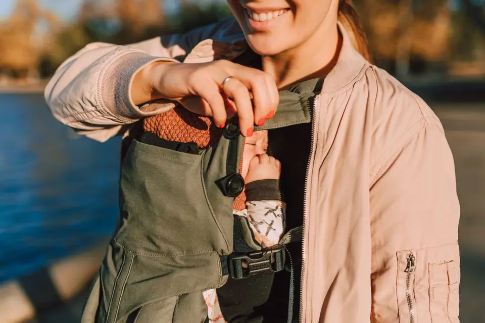 Cómo elegir un portabebés o mochila ergonómica